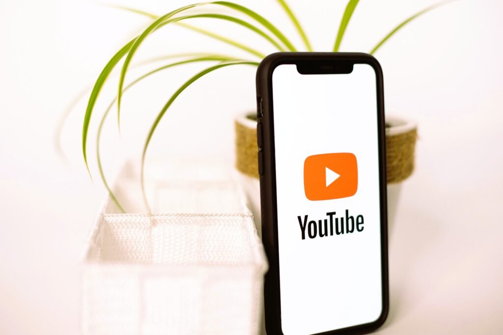 YouTube Tests AI Overviews – Say Goodbye to Scrolling Forever?