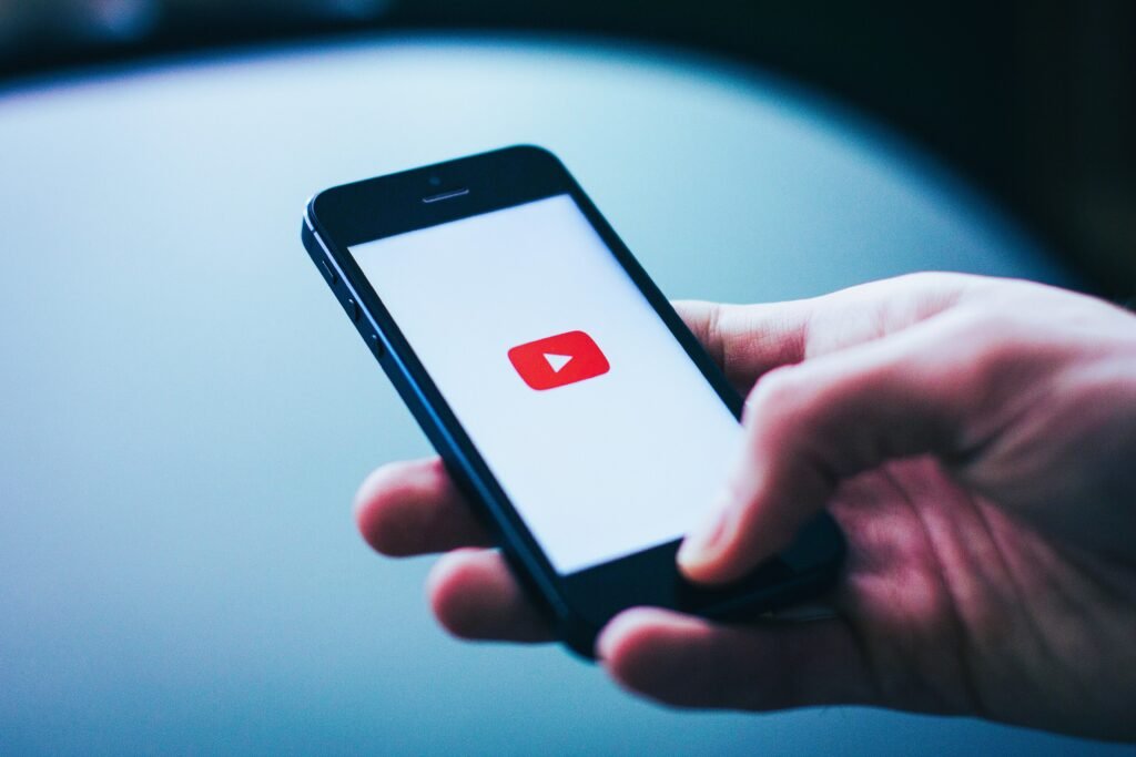 YouTube Tests AI Overviews – Say Goodbye to Scrolling